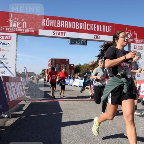 03.10.2025 - Köhlbrandbrückenlauf Lena Gebhardt http://msf.ph/oto/9038517 03.10.2025 13:16:00 Ziel 4374, 4423, 4495, 4548, 4644, 4677, 4805, 4833, 5022, 5023, 5217, 5867, 5868, 5879, 6270, 6271, 6301, 6445, 6507, 6712 meine-sportfotos.de