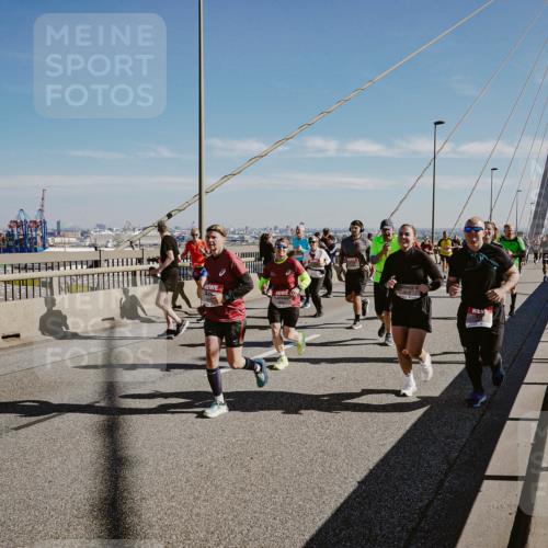 03.10.2025 - Köhlbrandbrückenlauf Michael Burmester http://msf.ph/oto/9038518 03.10.2025 12:31:15 Position 1  meine-sportfotos.de