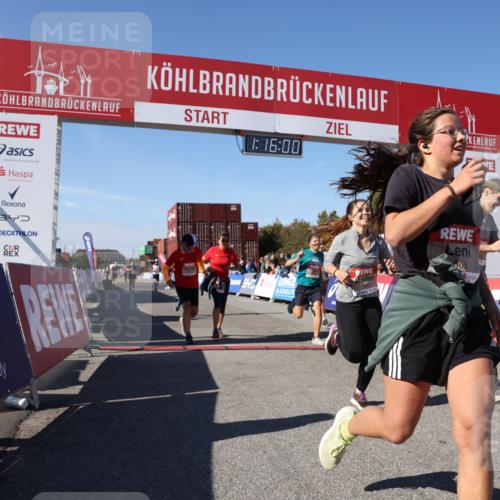03.10.2025 - Köhlbrandbrückenlauf Lena Gebhardt http://msf.ph/oto/9038523 03.10.2025 13:16:00 Ziel 4374, 4423, 4495, 4548, 4644, 4677, 4805, 4833, 5022, 5023, 5217, 5867, 5868, 5879, 6270, 6271, 6301, 6445, 6507, 6712 meine-sportfotos.de