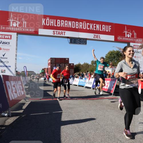 03.10.2025 - Köhlbrandbrückenlauf Lena Gebhardt http://msf.ph/oto/9038528 03.10.2025 13:16:00 Ziel 4374, 4423, 4495, 4548, 4644, 4677, 4805, 4833, 5022, 5023, 5217, 5867, 5868, 5879, 6270, 6271, 6301, 6445, 6507, 6712 meine-sportfotos.de