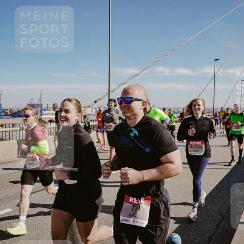 03.10.2025 - Köhlbrandbrückenlauf Michael Burmester http://msf.ph/oto/9038548 03.10.2025 12:31:16 Position 1 5840, 4862, 5166 meine-sportfotos.de