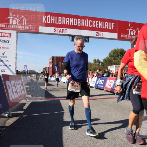 03.10.2025 - Köhlbrandbrückenlauf Lena Gebhardt http://msf.ph/oto/9038574 03.10.2025 13:16:04 Ziel 4311, 4374, 4423, 4495, 4548, 4644, 4677, 4805, 4833, 5022, 5023, 5217, 5336, 5867, 5868, 6270, 6271, 6507, 6712 meine-sportfotos.de