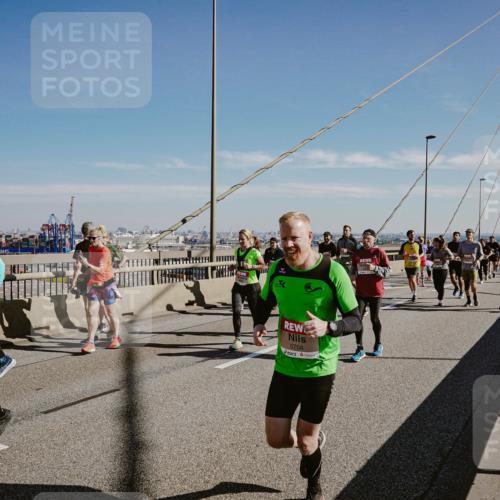 03.10.2025 - Köhlbrandbrückenlauf Michael Burmester http://msf.ph/oto/9038576 03.10.2025 12:31:18 Position 1 5704 meine-sportfotos.de