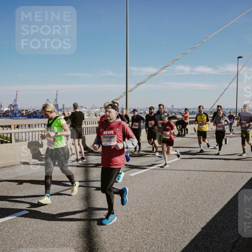 03.10.2025 - Köhlbrandbrückenlauf Michael Burmester http://msf.ph/oto/9038587 03.10.2025 12:31:19 Position 1  meine-sportfotos.de