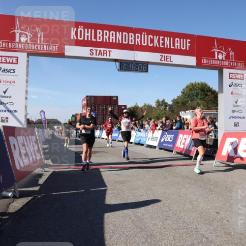 03.10.2025 - Köhlbrandbrückenlauf Lena Gebhardt http://msf.ph/oto/9038615 03.10.2025 13:16:06 Ziel 4311, 4423, 4495, 4548, 4644, 4805, 4833, 5022, 5023, 5068, 5217, 5336, 5867, 5868, 6270, 6271, 6507, 6712 meine-sportfotos.de