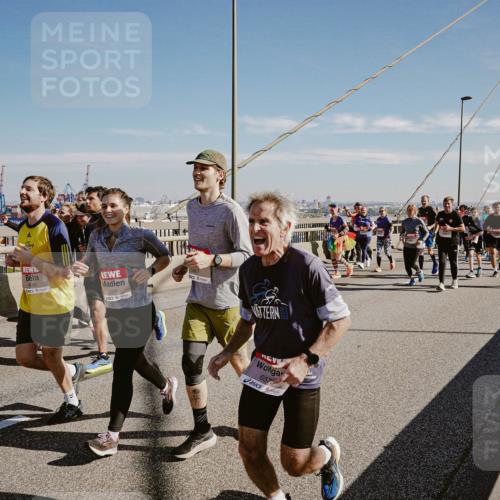 03.10.2025 - Köhlbrandbrückenlauf Michael Burmester http://msf.ph/oto/9038616 03.10.2025 12:31:22 Position 1 4548, 5868, 6573 meine-sportfotos.de