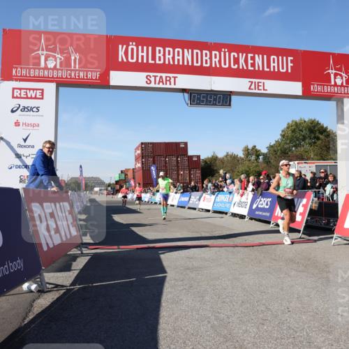 03.10.2025 - Köhlbrandbrückenlauf Lena Gebhardt http://msf.ph/oto/9038619 03.10.2025 12:54:01 Ziel 4030, 4088, 5710, 5947, 6002, 6200, 6817 meine-sportfotos.de
