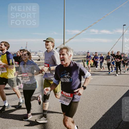 03.10.2025 - Köhlbrandbrückenlauf Michael Burmester http://msf.ph/oto/9038621 03.10.2025 12:31:22 Position 1 548, 5868, 6573 meine-sportfotos.de