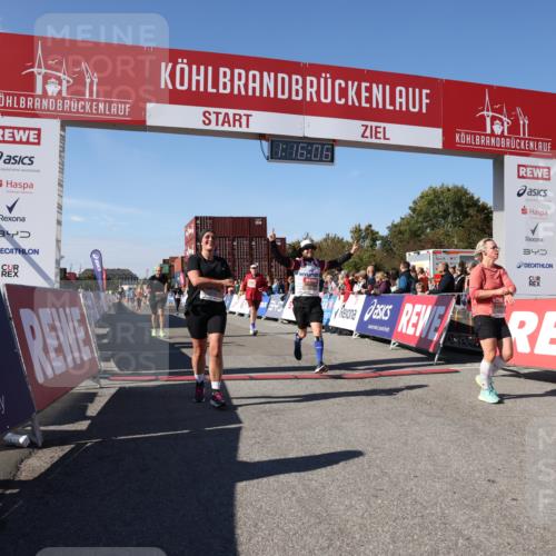 03.10.2025 - Köhlbrandbrückenlauf Lena Gebhardt http://msf.ph/oto/9038629 03.10.2025 13:16:06 Ziel 4311, 4423, 4495, 4548, 4644, 4805, 4833, 5022, 5023, 5068, 5217, 5336, 5867, 5868, 6270, 6271, 6507, 6712 meine-sportfotos.de