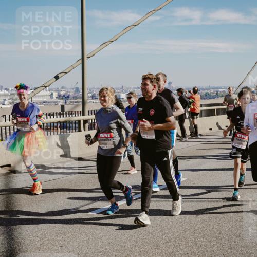 03.10.2025 - Köhlbrandbrückenlauf Michael Burmester http://msf.ph/oto/9038633 03.10.2025 12:31:24 Position 1 4602, 5774, 4768 meine-sportfotos.de
