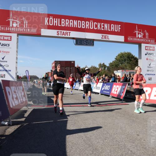 03.10.2025 - Köhlbrandbrückenlauf Lena Gebhardt http://msf.ph/oto/9038634 03.10.2025 13:16:06 Ziel 4311, 4423, 4495, 4548, 4644, 4805, 4833, 5022, 5023, 5068, 5217, 5336, 5867, 5868, 6270, 6271, 6507, 6712 meine-sportfotos.de