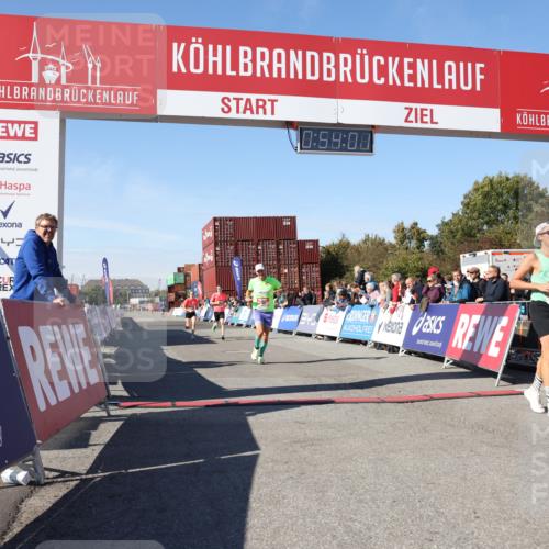 03.10.2025 - Köhlbrandbrückenlauf Lena Gebhardt http://msf.ph/oto/9038635 03.10.2025 12:54:02 Ziel 4030, 4088, 5710, 5947, 6002, 6200, 6817 meine-sportfotos.de