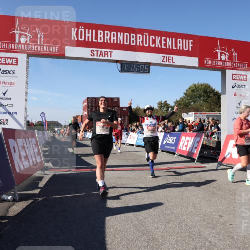 03.10.2025 - Köhlbrandbrückenlauf Lena Gebhardt http://msf.ph/oto/9038640 03.10.2025 13:16:07 Ziel 4311, 4423, 4495, 4548, 4644, 4805, 5022, 5023, 5068, 5217, 5336, 5684, 5867, 5868, 6270, 6271, 6712 meine-sportfotos.de