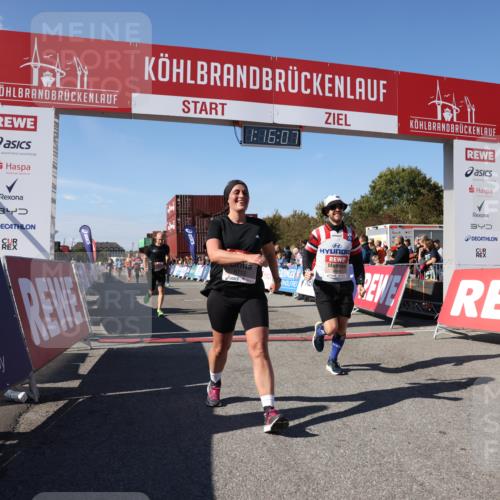 03.10.2025 - Köhlbrandbrückenlauf Lena Gebhardt http://msf.ph/oto/9038650 03.10.2025 13:16:07 Ziel 4311, 4423, 4495, 4548, 4644, 4805, 5022, 5023, 5068, 5217, 5336, 5684, 5867, 5868, 6270, 6271, 6712 meine-sportfotos.de