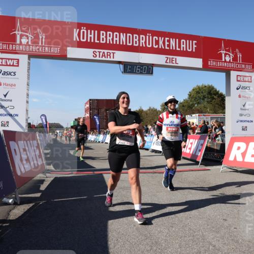03.10.2025 - Köhlbrandbrückenlauf Lena Gebhardt http://msf.ph/oto/9038654 03.10.2025 13:16:07 Ziel 4311, 4423, 4495, 4548, 4644, 4805, 5022, 5023, 5068, 5217, 5336, 5684, 5867, 5868, 6270, 6271, 6712 meine-sportfotos.de