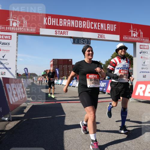03.10.2025 - Köhlbrandbrückenlauf Lena Gebhardt http://msf.ph/oto/9038657 03.10.2025 13:16:08 Ziel 4311, 4423, 4495, 4548, 4644, 4696, 4805, 5022, 5023, 5068, 5217, 5336, 5684, 5867, 5868, 6270, 6271, 6712 meine-sportfotos.de