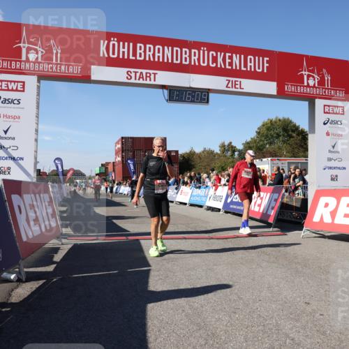 03.10.2025 - Köhlbrandbrückenlauf Lena Gebhardt http://msf.ph/oto/9038674 03.10.2025 13:16:09 Ziel 4311, 4423, 4495, 4644, 4696, 5022, 5023, 5068, 5217, 5336, 5684, 5806, 6270, 6271, 6712 meine-sportfotos.de