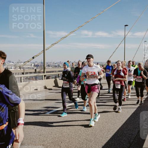 03.10.2025 - Köhlbrandbrückenlauf Michael Burmester http://msf.ph/oto/9038681 03.10.2025 12:31:26 Position 1 4786 meine-sportfotos.de