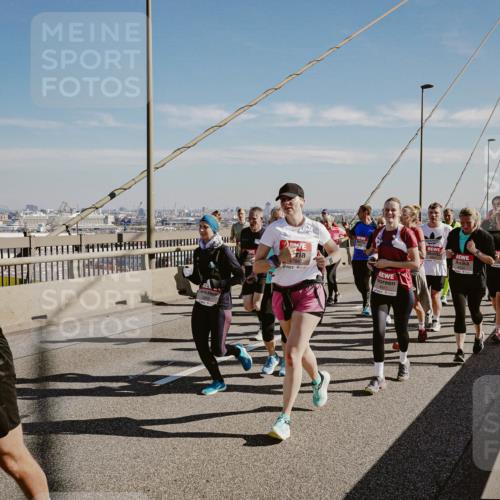 03.10.2025 - Köhlbrandbrückenlauf Michael Burmester http://msf.ph/oto/9038688 03.10.2025 12:31:27 Position 1 4971 meine-sportfotos.de