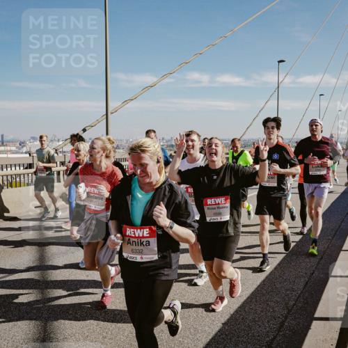 03.10.2025 - Köhlbrandbrückenlauf Michael Burmester http://msf.ph/oto/9038725 03.10.2025 12:31:29 Position 1 5141, 6332, 6596 meine-sportfotos.de