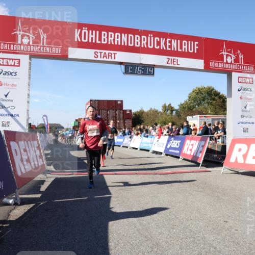 03.10.2025 - Köhlbrandbrückenlauf Lena Gebhardt http://msf.ph/oto/9038752 03.10.2025 13:16:14 Ziel 4311, 4347, 4423, 4563, 4644, 4696, 4928, 5032, 5068, 5336, 5684, 5806, 5836, 6712 meine-sportfotos.de