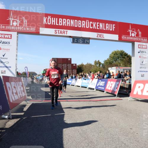 03.10.2025 - Köhlbrandbrückenlauf Lena Gebhardt http://msf.ph/oto/9038754 03.10.2025 13:16:14 Ziel 4311, 4347, 4423, 4563, 4644, 4696, 4928, 5032, 5068, 5336, 5684, 5806, 5836, 6712 meine-sportfotos.de