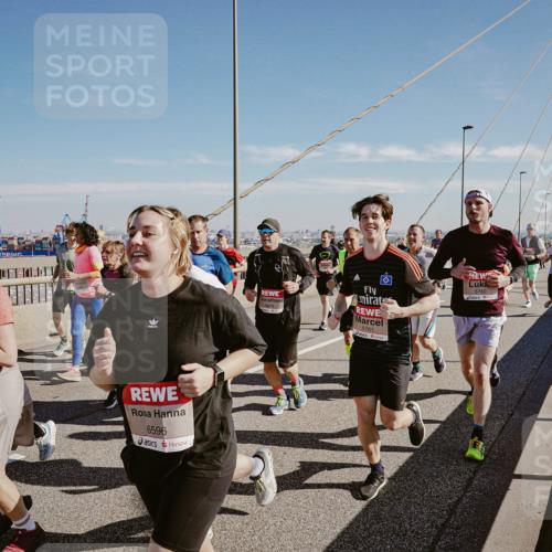 03.10.2025 - Köhlbrandbrückenlauf Michael Burmester http://msf.ph/oto/9038758 03.10.2025 12:31:29 Position 1 6596, 5761, 5760 meine-sportfotos.de