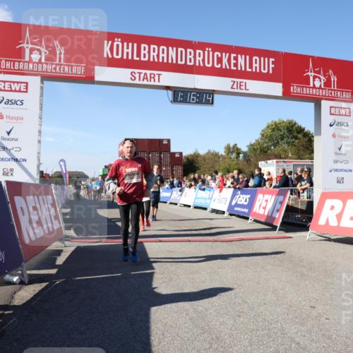 03.10.2025 - Köhlbrandbrückenlauf Lena Gebhardt http://msf.ph/oto/9038759 03.10.2025 13:16:15 Ziel 4311, 4317, 4347, 4563, 4644, 4696, 4928, 5032, 5068, 5336, 5684, 5806, 5836, 6712, 6771 meine-sportfotos.de