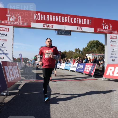 03.10.2025 - Köhlbrandbrückenlauf Lena Gebhardt http://msf.ph/oto/9038770 03.10.2025 13:16:15 Ziel 4311, 4317, 4347, 4563, 4644, 4696, 4928, 5032, 5068, 5336, 5684, 5806, 5836, 6712, 6771 meine-sportfotos.de