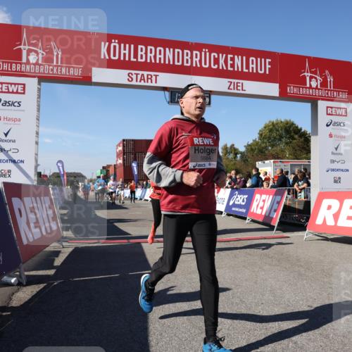 03.10.2025 - Köhlbrandbrückenlauf Lena Gebhardt http://msf.ph/oto/9038780 03.10.2025 13:16:15 Ziel 4311, 4317, 4347, 4563, 4644, 4696, 4928, 5032, 5068, 5336, 5684, 5806, 5836, 6712, 6771 meine-sportfotos.de