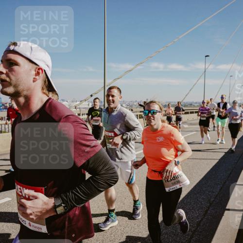 03.10.2025 - Köhlbrandbrückenlauf Michael Burmester http://msf.ph/oto/9038787 03.10.2025 12:31:31 Position 1 5836 meine-sportfotos.de
