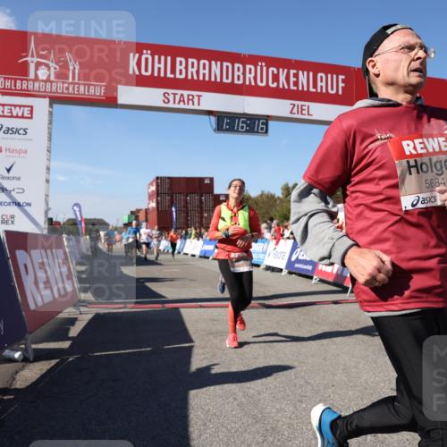 03.10.2025 - Köhlbrandbrückenlauf Lena Gebhardt http://msf.ph/oto/9038791 03.10.2025 13:16:16 Ziel 4144, 4311, 4317, 4347, 4563, 4696, 4928, 5032, 5068, 5336, 5684, 5806, 5836, 6771 meine-sportfotos.de