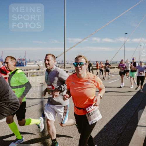 03.10.2025 - Köhlbrandbrückenlauf Michael Burmester http://msf.ph/oto/9038796 03.10.2025 12:31:31 Position 1 5836 meine-sportfotos.de