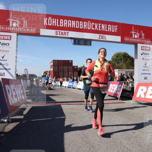 03.10.2025 - Köhlbrandbrückenlauf Lena Gebhardt http://msf.ph/oto/9038801 03.10.2025 13:16:16 Ziel 4144, 4311, 4317, 4347, 4563, 4696, 4928, 5032, 5068, 5336, 5684, 5806, 5836, 6771 meine-sportfotos.de