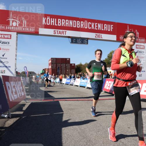 03.10.2025 - Köhlbrandbrückenlauf Lena Gebhardt http://msf.ph/oto/9038805 03.10.2025 13:16:17 Ziel 4144, 4311, 4317, 4347, 4414, 4563, 4696, 4928, 4952, 5032, 5068, 5336, 5684, 5806, 5836, 6761, 6771 meine-sportfotos.de