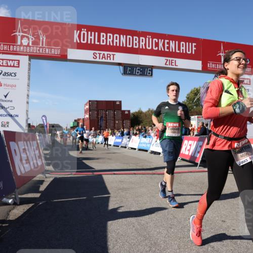 03.10.2025 - Köhlbrandbrückenlauf Lena Gebhardt http://msf.ph/oto/9038810 03.10.2025 13:16:17 Ziel 4144, 4311, 4317, 4347, 4414, 4563, 4696, 4928, 4952, 5032, 5068, 5336, 5684, 5806, 5836, 6761, 6771 meine-sportfotos.de