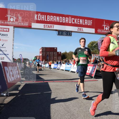 03.10.2025 - Köhlbrandbrückenlauf Lena Gebhardt http://msf.ph/oto/9038817 03.10.2025 13:16:17 Ziel 4144, 4311, 4317, 4347, 4414, 4563, 4696, 4928, 4952, 5032, 5068, 5336, 5684, 5806, 5836, 6761, 6771 meine-sportfotos.de