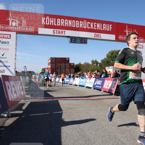 03.10.2025 - Köhlbrandbrückenlauf Lena Gebhardt http://msf.ph/oto/9038821 03.10.2025 13:16:17 Ziel 4144, 4311, 4317, 4347, 4414, 4563, 4696, 4928, 4952, 5032, 5068, 5336, 5684, 5806, 5836, 6761, 6771 meine-sportfotos.de