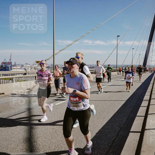 03.10.2025 - Köhlbrandbrückenlauf Michael Burmester http://msf.ph/oto/9038823 03.10.2025 12:31:33 Position 1 6300 meine-sportfotos.de