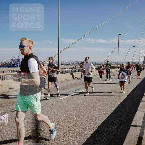 03.10.2025 - Köhlbrandbrückenlauf Michael Burmester http://msf.ph/oto/9038832 03.10.2025 12:31:34 Position 1  meine-sportfotos.de
