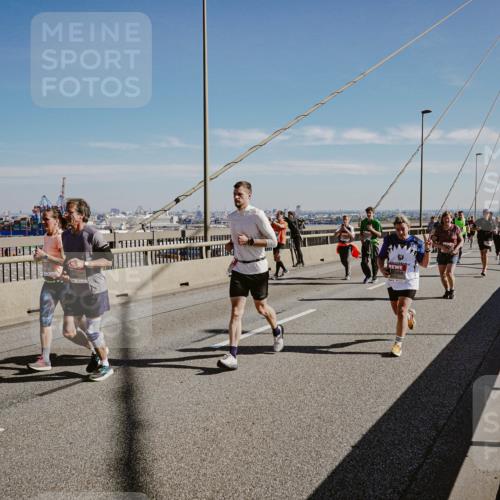 03.10.2025 - Köhlbrandbrückenlauf Michael Burmester http://msf.ph/oto/9038840 03.10.2025 12:31:35 Position 1  meine-sportfotos.de