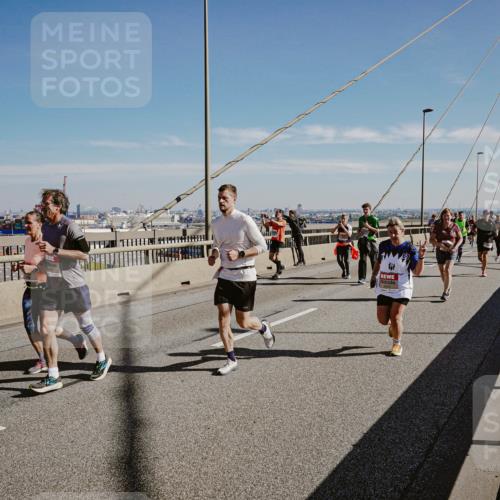 03.10.2025 - Köhlbrandbrückenlauf Michael Burmester http://msf.ph/oto/9038846 03.10.2025 12:31:35 Position 1  meine-sportfotos.de