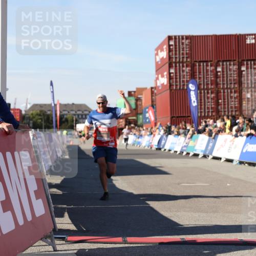 03.10.2025 - Köhlbrandbrückenlauf Lena Gebhardt http://msf.ph/oto/9038851 03.10.2025 12:54:25 Ziel 4023, 4598 meine-sportfotos.de