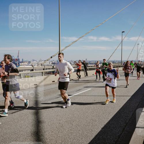 03.10.2025 - Köhlbrandbrückenlauf Michael Burmester http://msf.ph/oto/9038853 03.10.2025 12:31:35 Position 1 141441417 meine-sportfotos.de