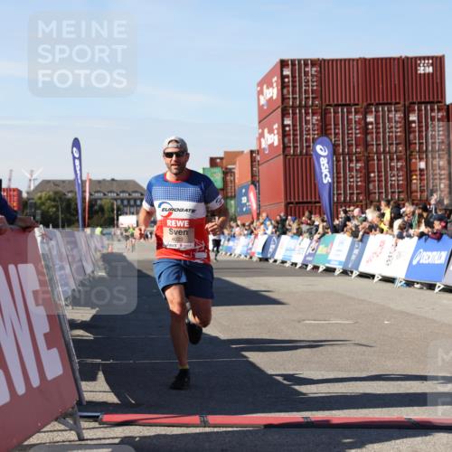03.10.2025 - Köhlbrandbrückenlauf Lena Gebhardt http://msf.ph/oto/9038855 03.10.2025 12:54:26 Ziel 4023, 4060, 4598 meine-sportfotos.de