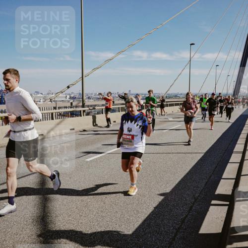03.10.2025 - Köhlbrandbrückenlauf Michael Burmester http://msf.ph/oto/9038858 03.10.2025 12:31:35 Position 1  meine-sportfotos.de