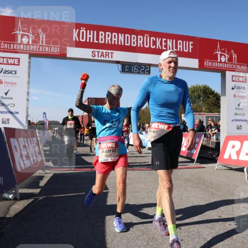 03.10.2025 - Köhlbrandbrückenlauf Lena Gebhardt http://msf.ph/oto/9038859 03.10.2025 13:16:22 Ziel 4144, 4146, 4317, 4347, 4414, 4563, 4586, 4696, 4928, 4952, 5032, 5498, 5684, 5806, 5836, 5983, 6761, 6771 meine-sportfotos.de