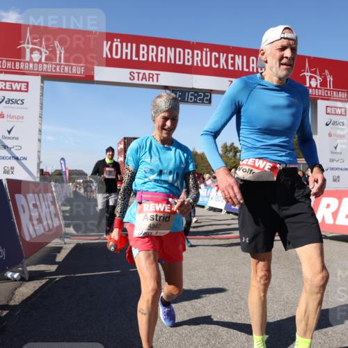 03.10.2025 - Köhlbrandbrückenlauf Lena Gebhardt http://msf.ph/oto/9038864 03.10.2025 13:16:23 Ziel 4144, 4146, 4317, 4347, 4414, 4563, 4586, 4696, 4928, 4952, 5032, 5498, 5684, 5806, 5815, 5836, 5983, 6761, 6771 meine-sportfotos.de