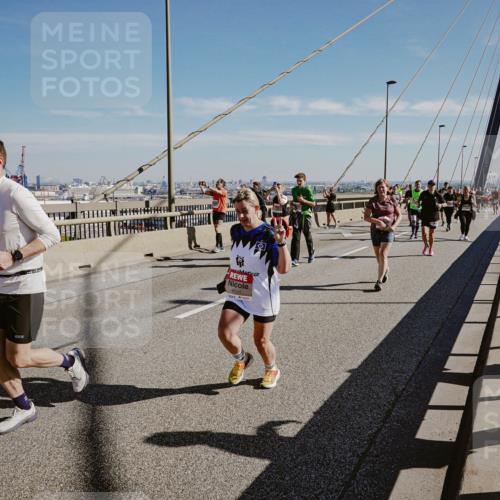 03.10.2025 - Köhlbrandbrückenlauf Michael Burmester http://msf.ph/oto/9038866 03.10.2025 12:31:35 Position 1 6531 meine-sportfotos.de