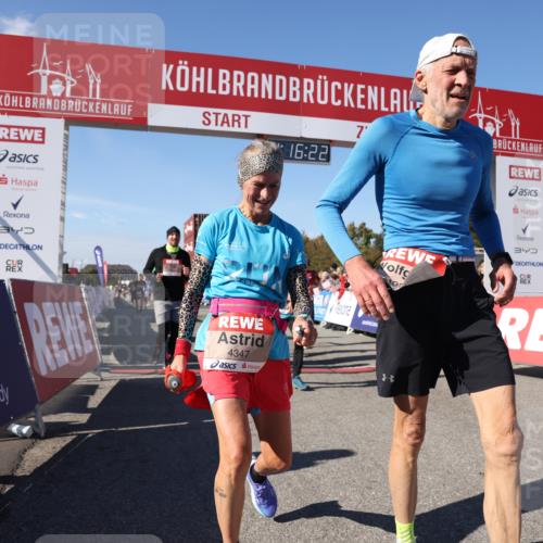 03.10.2025 - Köhlbrandbrückenlauf Lena Gebhardt http://msf.ph/oto/9038871 03.10.2025 13:16:23 Ziel 4144, 4146, 4317, 4347, 4414, 4563, 4586, 4696, 4928, 4952, 5032, 5498, 5684, 5806, 5815, 5836, 5983, 6761, 6771 meine-sportfotos.de
